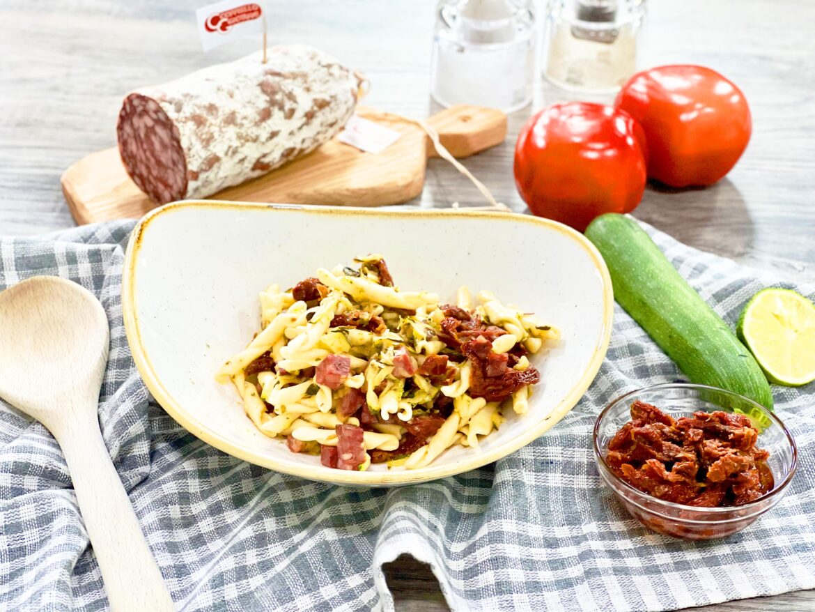 1073 PASTA ZUCCHINE SALAME